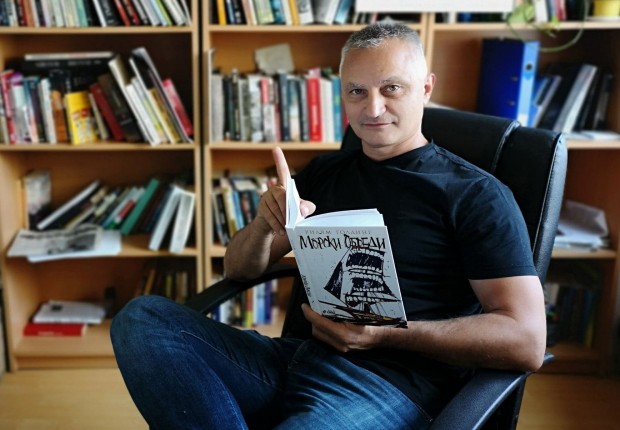Писателят Захари Карабашлиев ще е драматург на Народния театър Иван Вазов Той