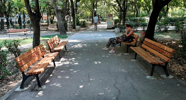 През истинско възраждане преминават парковете в район Източен Каменица се