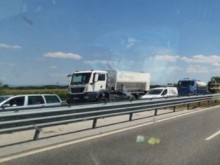 Голяма тапа на АМ "Тракия" край Пловдив заради верижна катастрофа