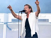 Вокалистът на Pearl Jam загуби гласа си