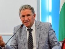 КПКОНПИ погна Стойчо Кацаров, глобен е с 5000 лева