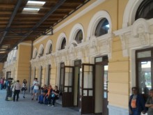 Десетки пътници останаха блокирани на Централна гара в Пловдив