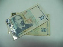 Задържаха трима с фалшиви двадесетолевки