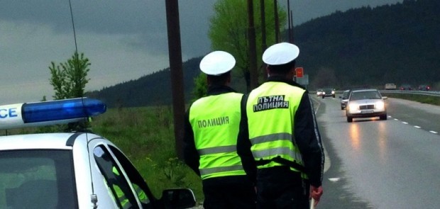 Двама полицейски служители са приети в УМБАЛ-Бургас с различни наранявания