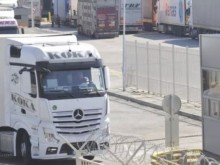 Хванаха пиян шофьор на турски ТИР, предложил голям подкуп