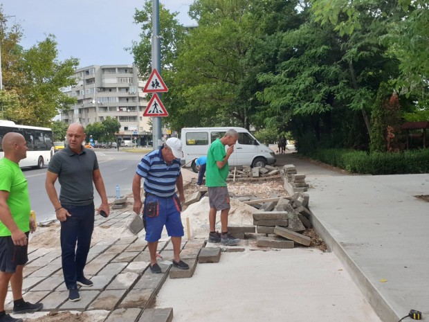 Кметът на Тракия инспектира ремонтните дейности в зона А-7, където