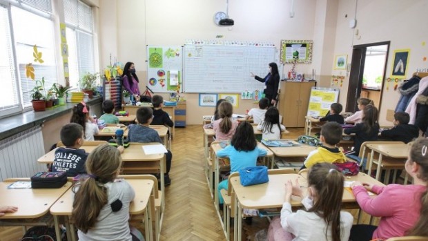 Най голяма потребност от размествания има в учебните програми по български език