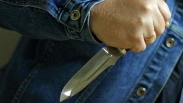 56 годишен англичанин намушкал с нож съпругата си в обитаваното от