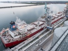 Български кораб ще е първият, който ще изнесе украинско зърно от Черноморск