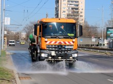 Машинното миене на улиците в Пловдив продължава по график