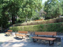 Поставиха нови пейки в пловдивски парк