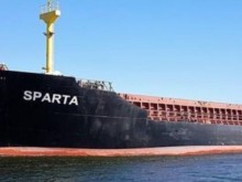 Аварирал кораб, пътуващ към България, затвори Босфора
