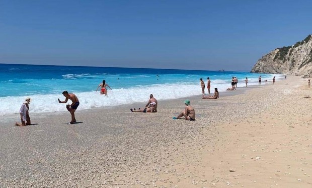 Снимка от плаж в съседна Гърция бе причината да се