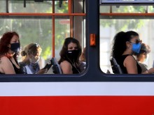 Връщат маските в градския транспорт и магазините във Варна
