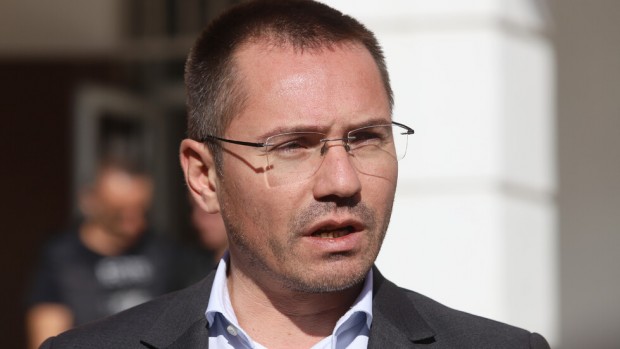 Евродепутатът и съпредседател на ВМРО Ангел Джамбазки използва личния си