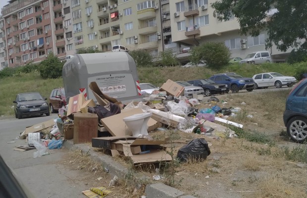 Читател на Varna24 bg изпрати сигнал за проблем със сметопочистването и