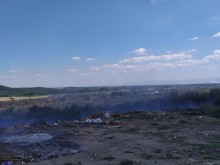 Огнеборци спасиха ЖП гарата в село Иван Вазово