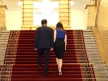 Кирил Петков и Лена Бориславова напуснаха МС хванати за ръка?