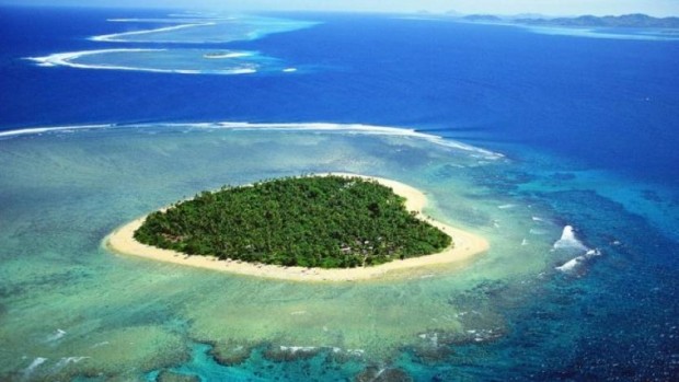 Десетки села на магнетичните острови Фиджи са застрашени от изчезване.