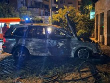 Безсънна нощ за столичани: Три автомобила изгоряха в два квартала