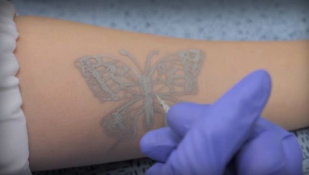 Южнокорейски учени създадоха електронно мастило за татуировки Сребристи пеперуди или други