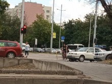 Инцидент в Пловдив, автомобил блъсна жена с колело