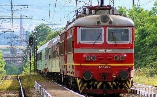 Два допълнителни влака по направлението София - Бургас - София