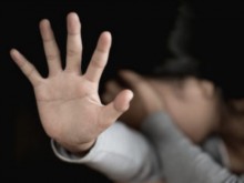 Полицията задържа 40-годишен мъж, блудствал с дете