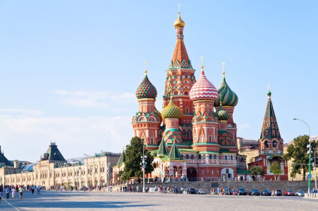 Консулската служба към посолството на България в Москва временно спира