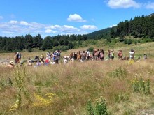 Участничка в сбирката в Родопите призна за голите хора и добави: Не ползваме сапун, алкохолът и месото са забранени!