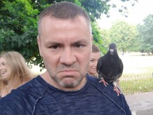 Селфи на Ицо Хазарта с птица отприщи над 870 коментара