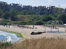 Зловещ кадър от нашето море, докато снимат "Игри на волята"