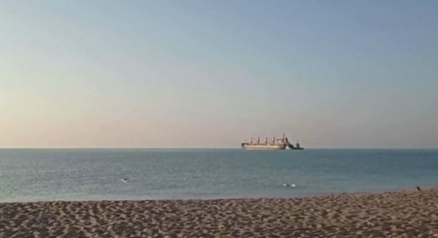Четирима български моряци от кораба Рожен  се прибират във Варна съобщи директорът