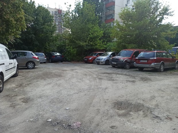 Паркинг с 41 места ще бъде изграден на улиците Иван