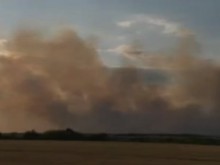 Няма да затварят АМ "Марица", защото огънят все още е далеч от магистралата