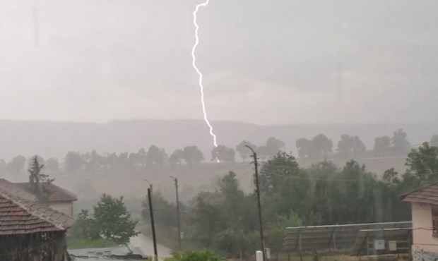 They captured the lightning as it struck