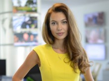 Красивата Никол отпразнува рождения си ден с приятелки на море