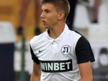 Дебютира наскоро за Локо в Първа лига, а сега вече е национал
