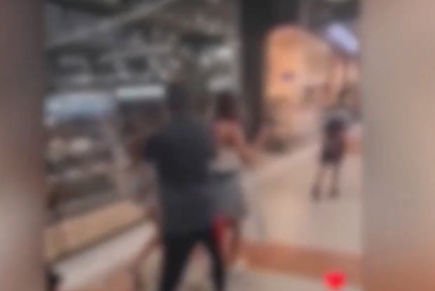 Шестокласничка скубе и блъска своя връстничка в столичен мол Агресията