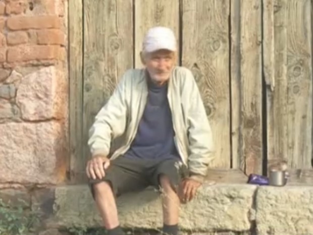 Само за няколко часа събраха пари в помощ на ограбения дядо Петър от Искра