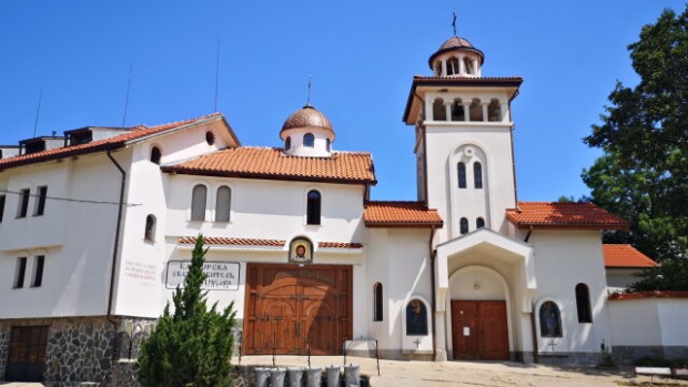 Продължава ремонтът на пътя до Клисурския манастир Света Петка Параскева