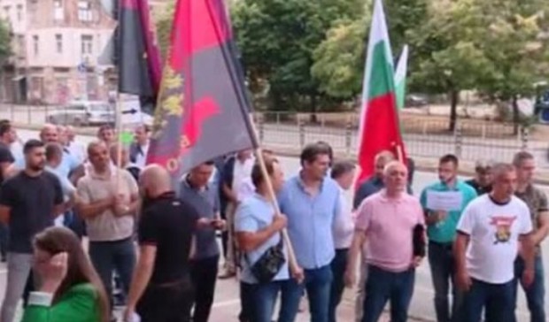 Протест в центъра на София срещу високите цени на бензина