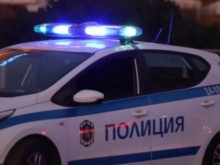 След масов бой с камъни и колове: Четирима пострадали и щети по заведение