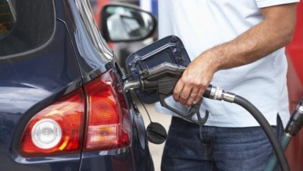 Вече има намаление в цените на горивата тенденцията идва от