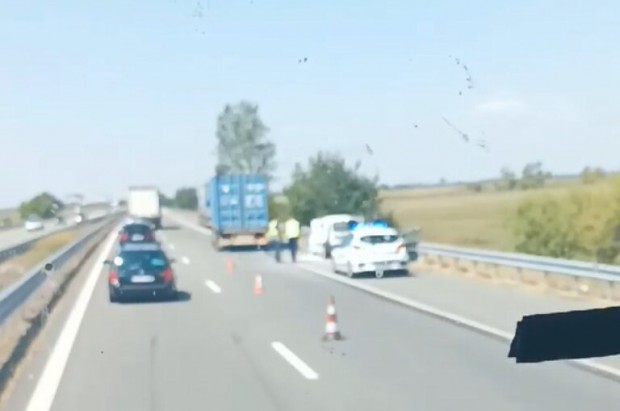 Инцидент временно затрудни движението по магистрала Тракия в посока София  в района