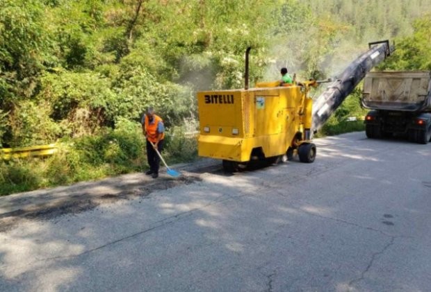 Община Благоевград започна ремонтни дейности по пътя за местността Бодрост