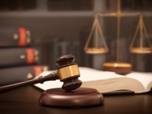 Предадоха на съд шофьора, ритал полицай при проверка