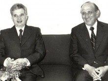 Румъния екзекутира своя комунистически лидер, а на нашия му издигнахме паметник