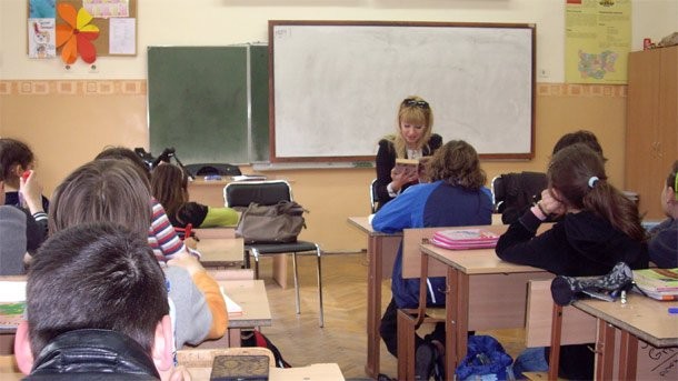 Училищата ще закъсат за учители по български език и литература