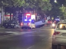 Неопитно шофьорче е преобърнало БМВ-то, изпреварвало отдясно джип